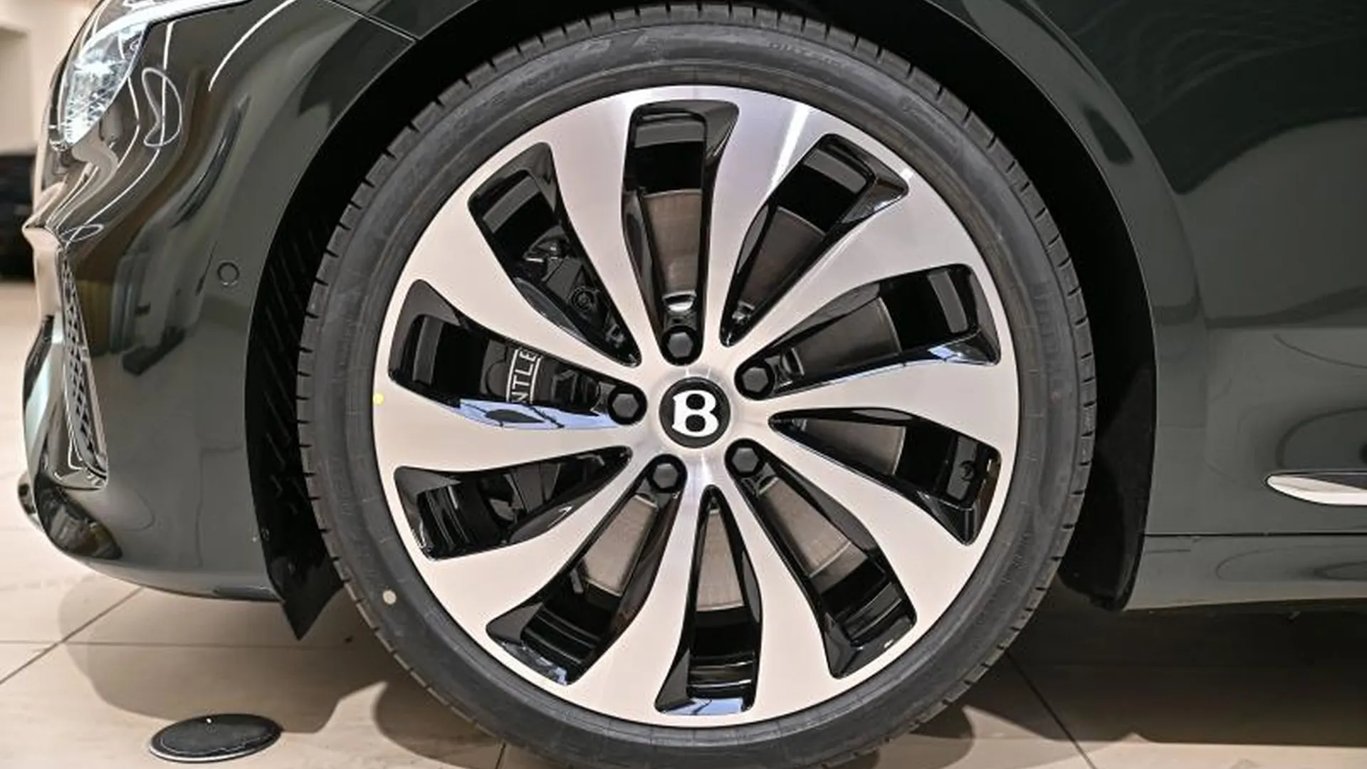 Bentley Continental GT — photo 17