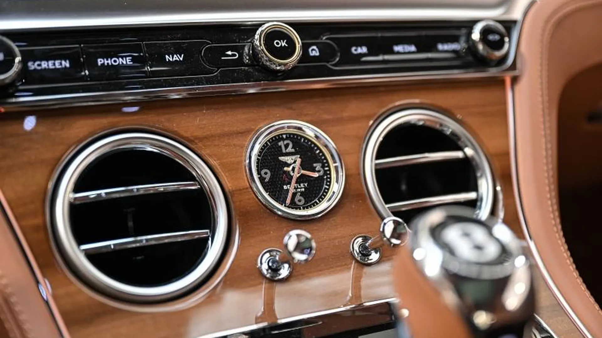 Bentley Continental GT — photo 29