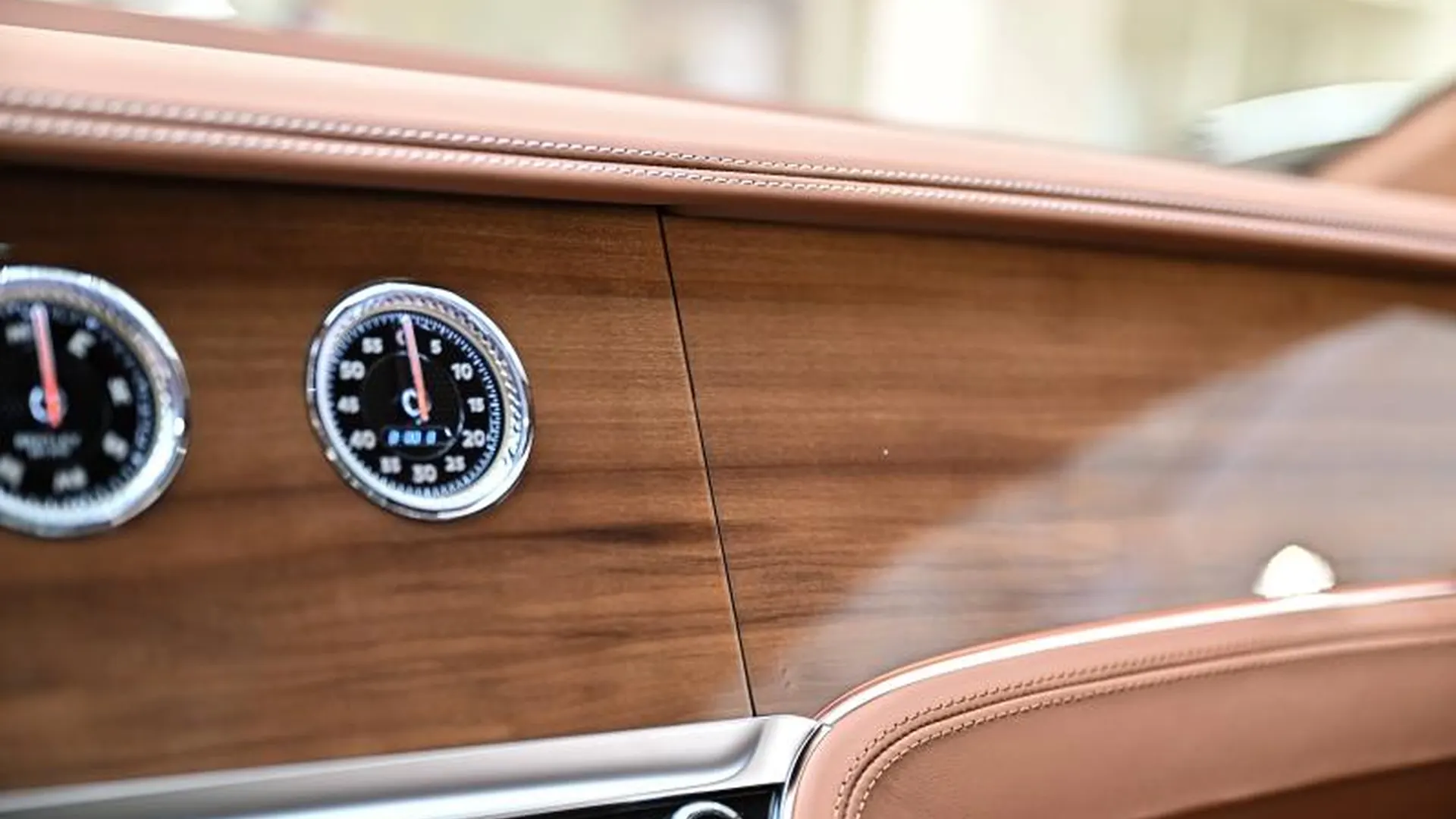 Bentley Continental GT — photo 37
