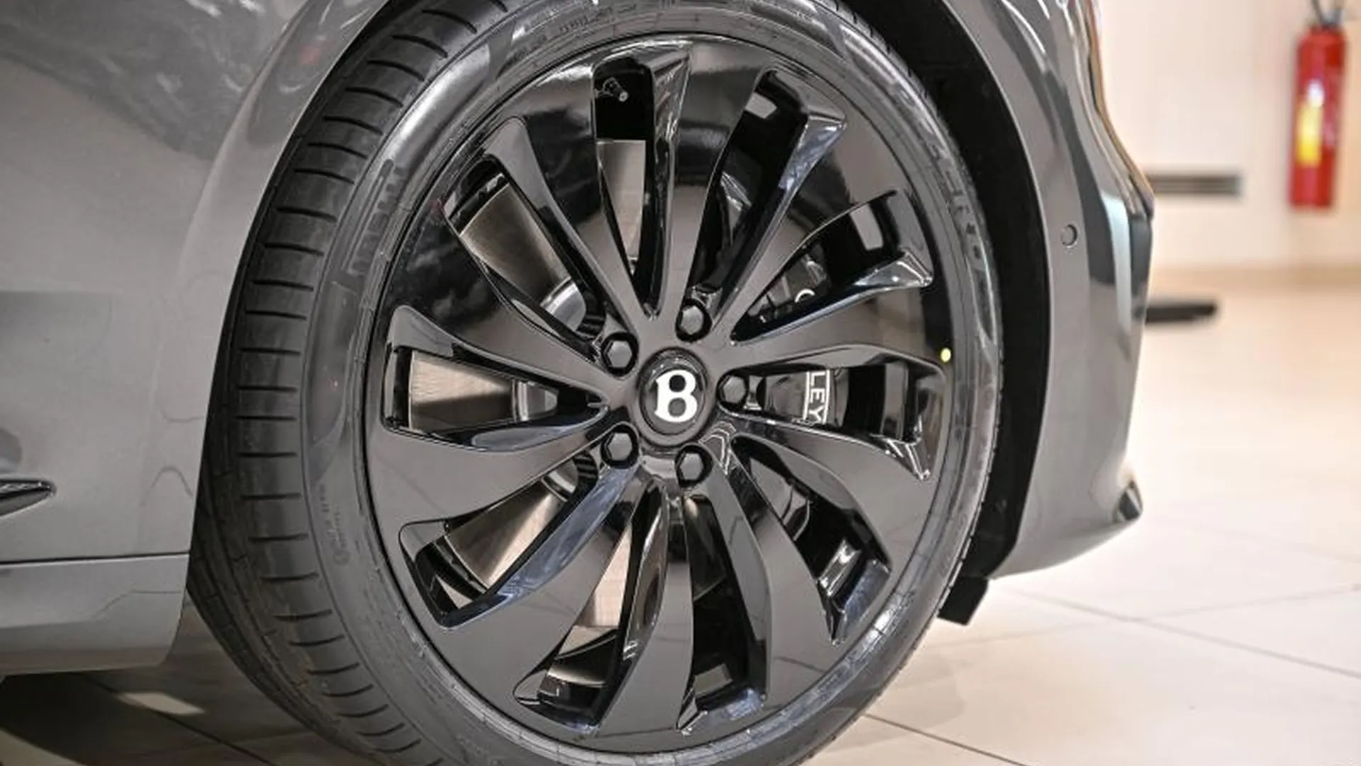 Bentley Continental GT — photo 8