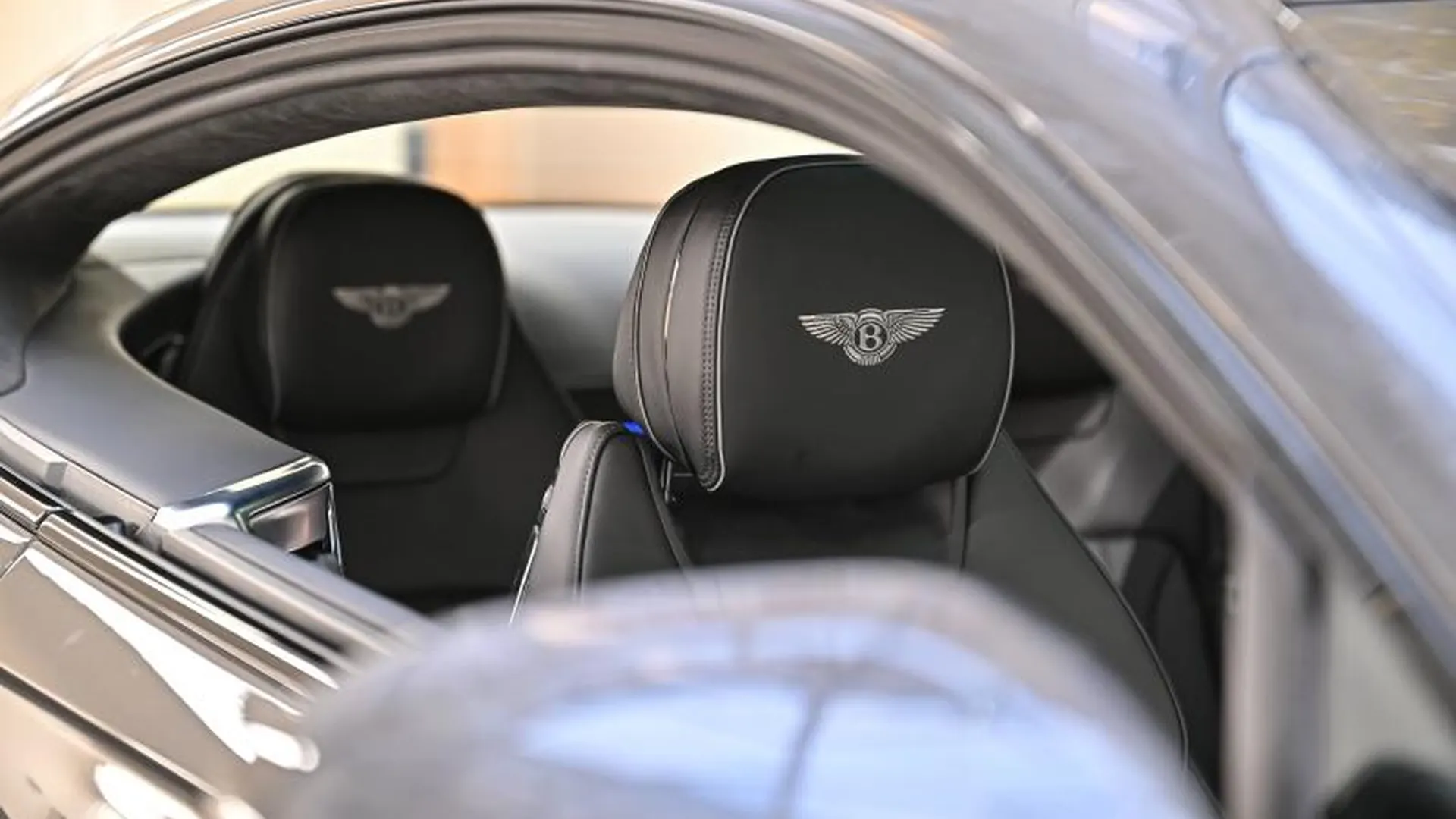 Bentley Continental GT — photo 12