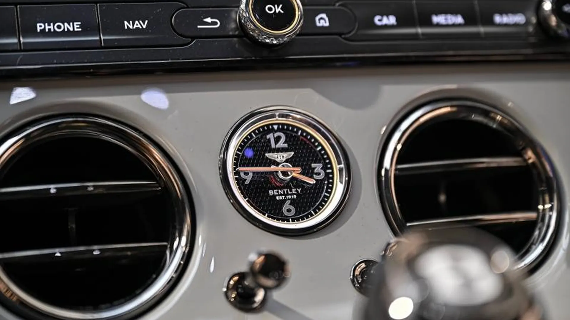 Bentley Continental GT — photo 30