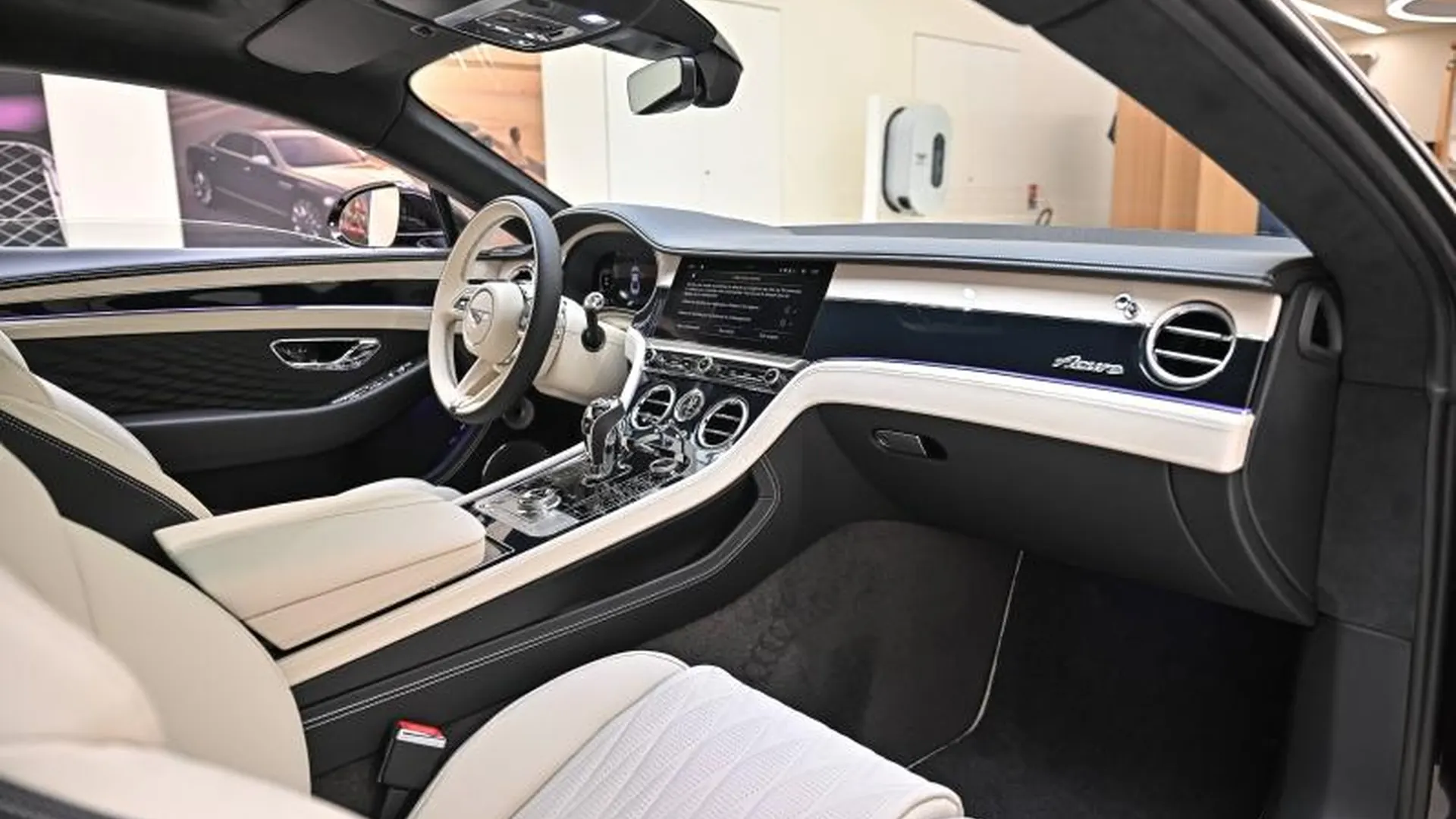 Bentley Continental GT — photo 14