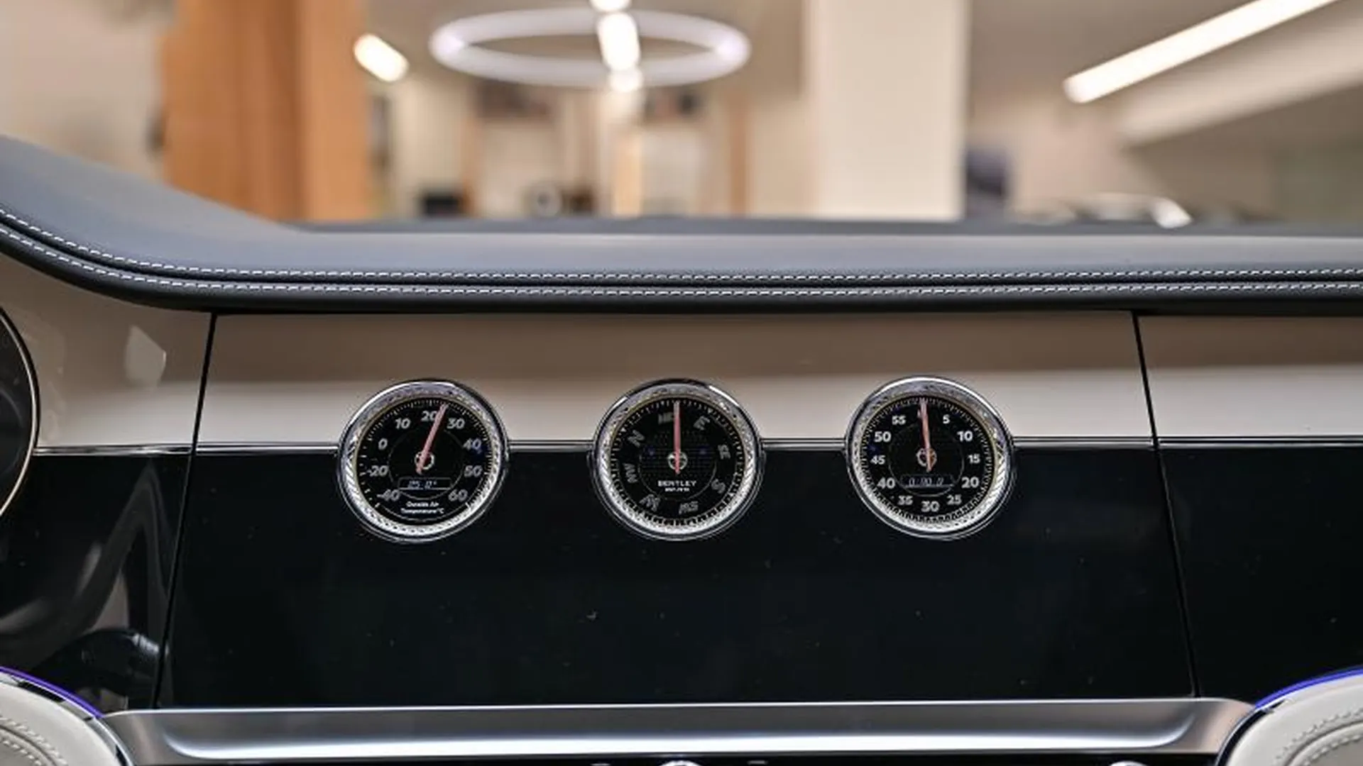 Bentley Continental GT — photo 43