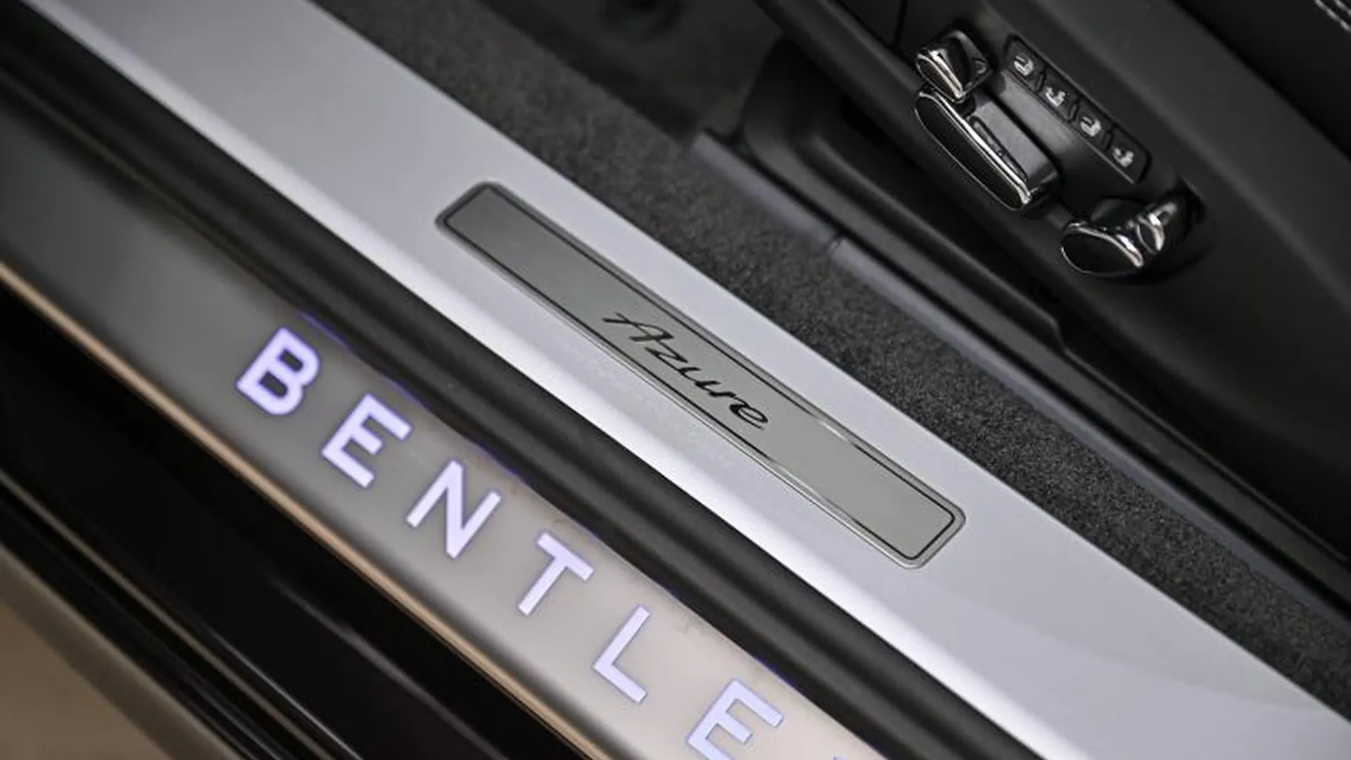 Bentley Continental GT — photo 30