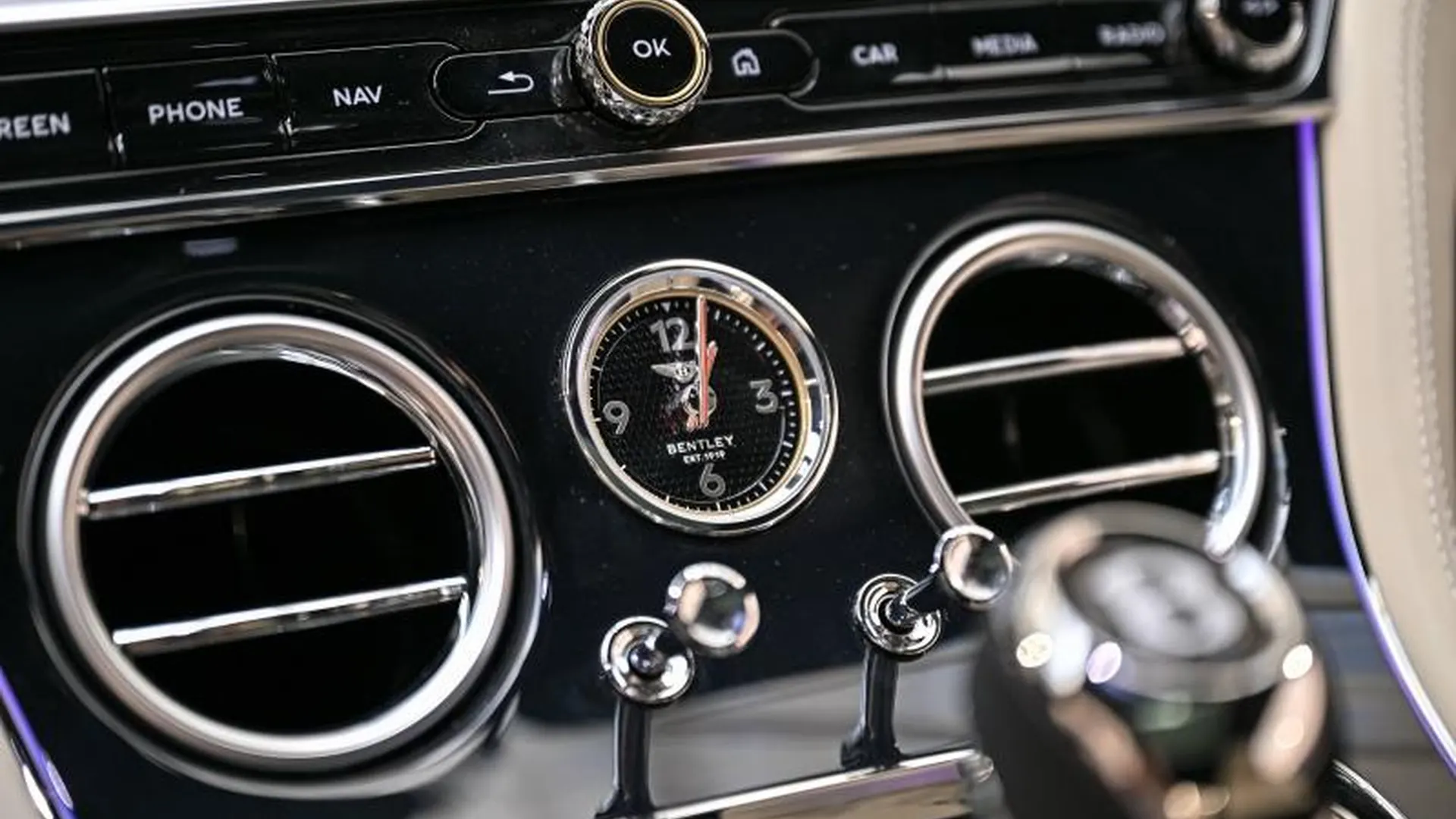 Bentley Continental GT — photo 37