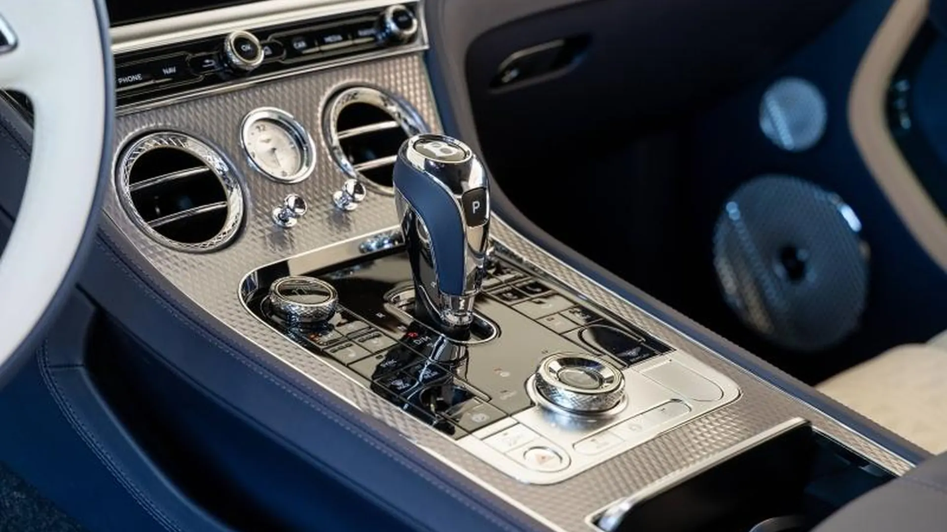 Bentley Continental GT — photo 25