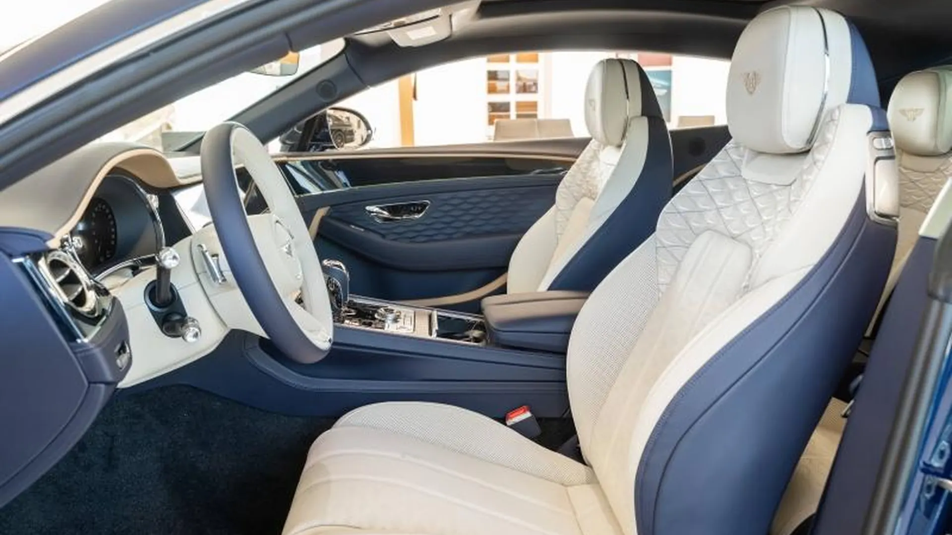 Bentley Continental GT — photo 23