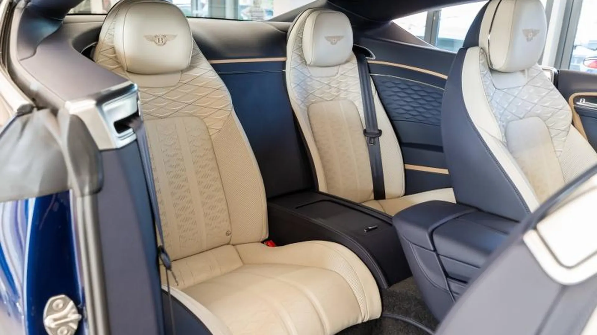 Bentley Continental GT — photo 9