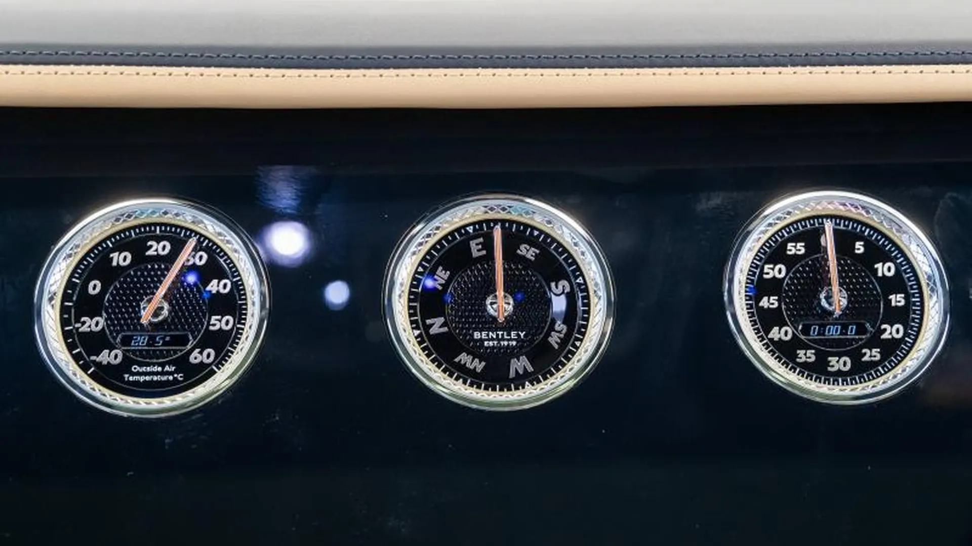 Bentley Continental GT — photo 47