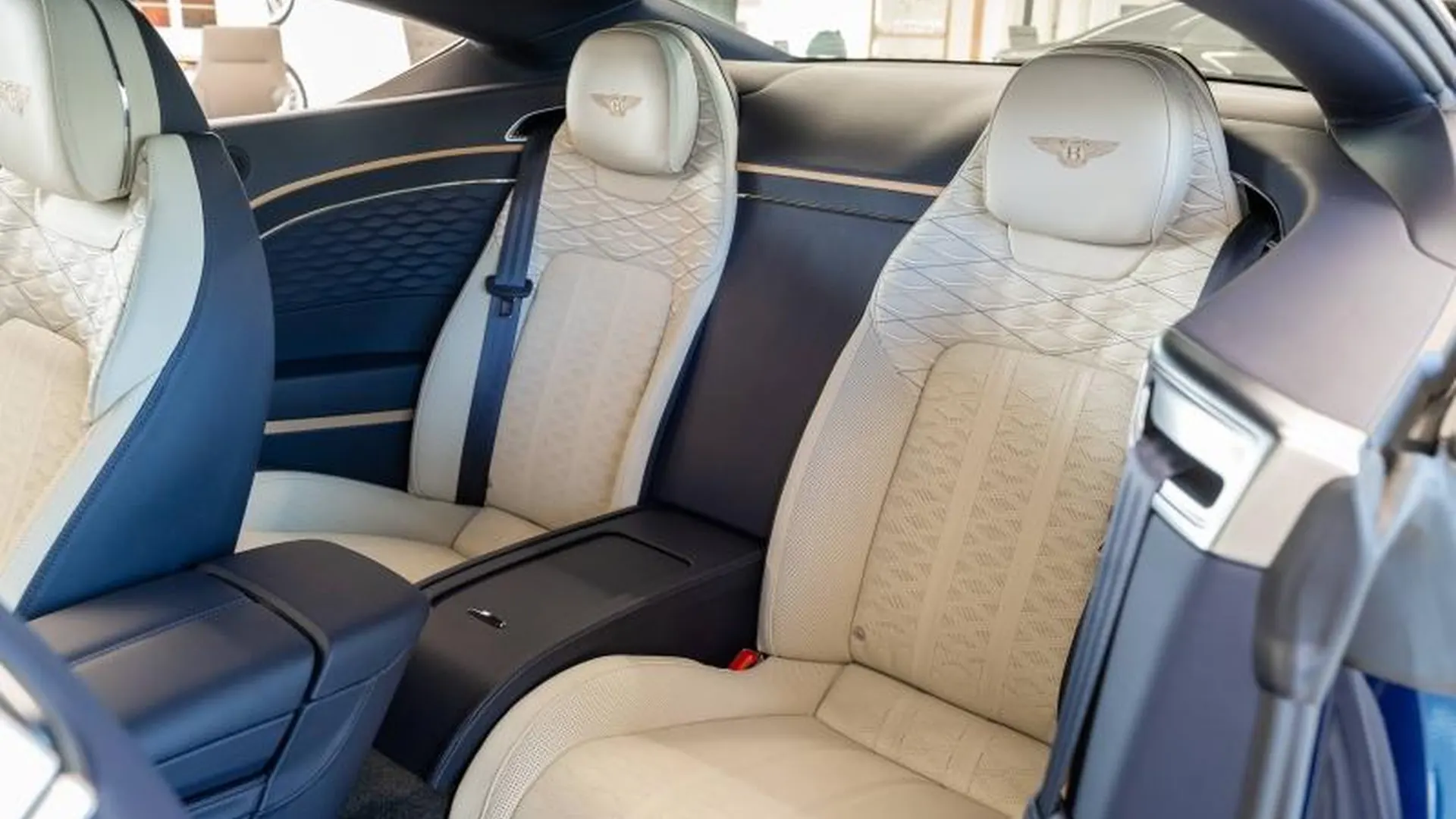 Bentley Continental GT — photo 26