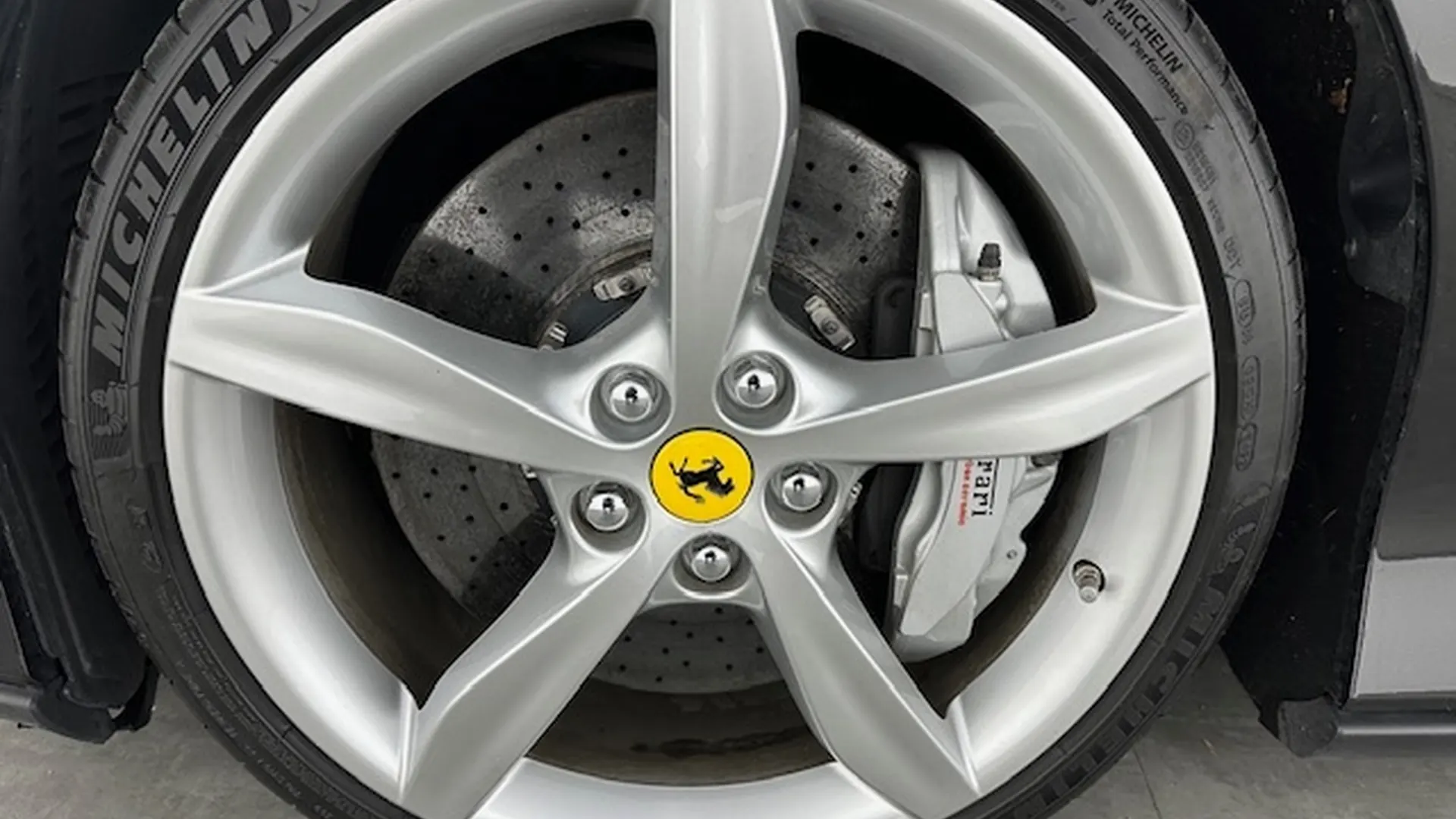 Ferrari Portofino — photo 12