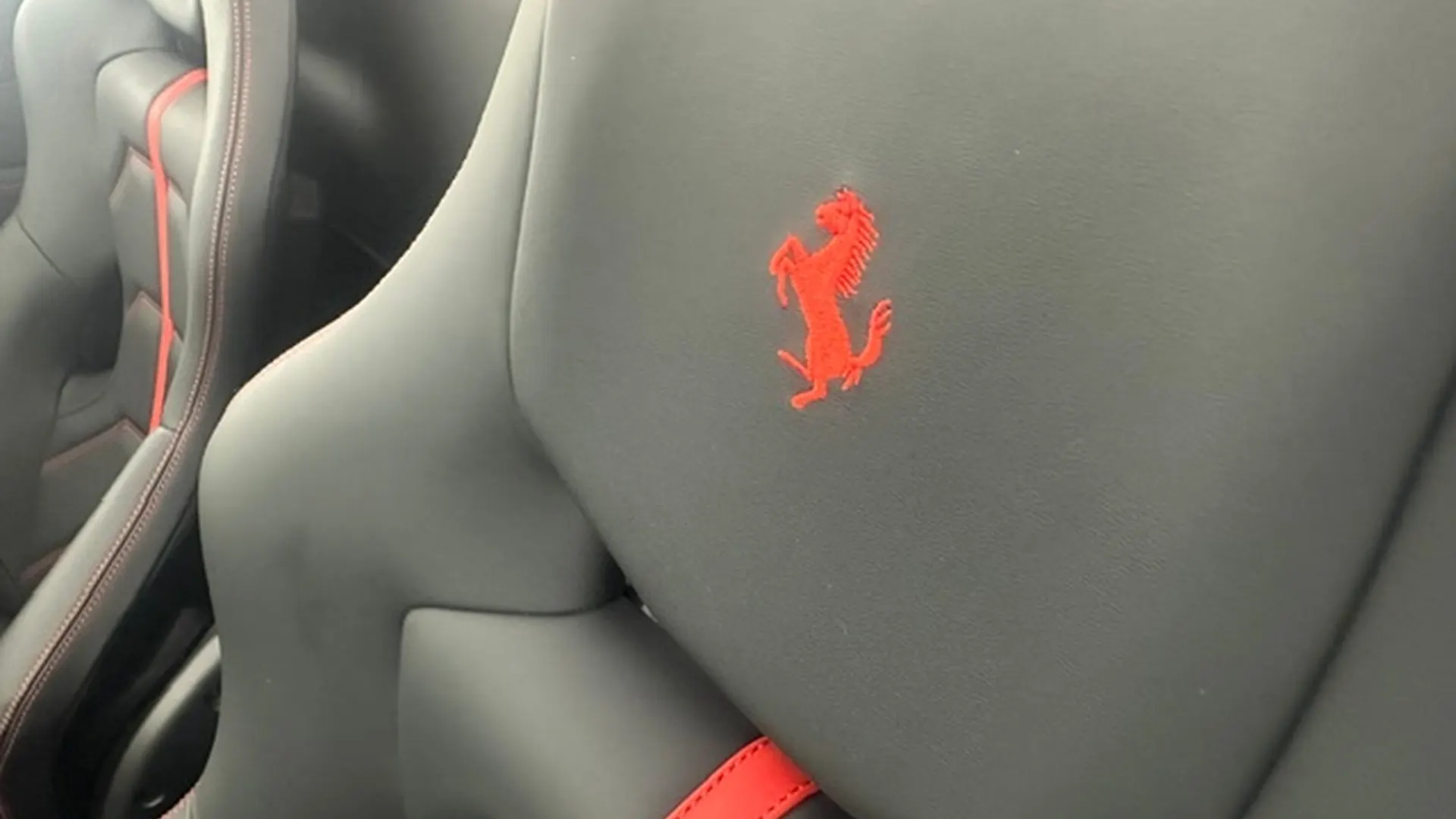 Ferrari 488 — photo 10