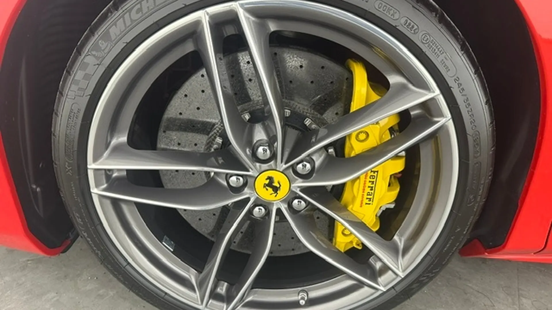 Ferrari 488 — photo 9