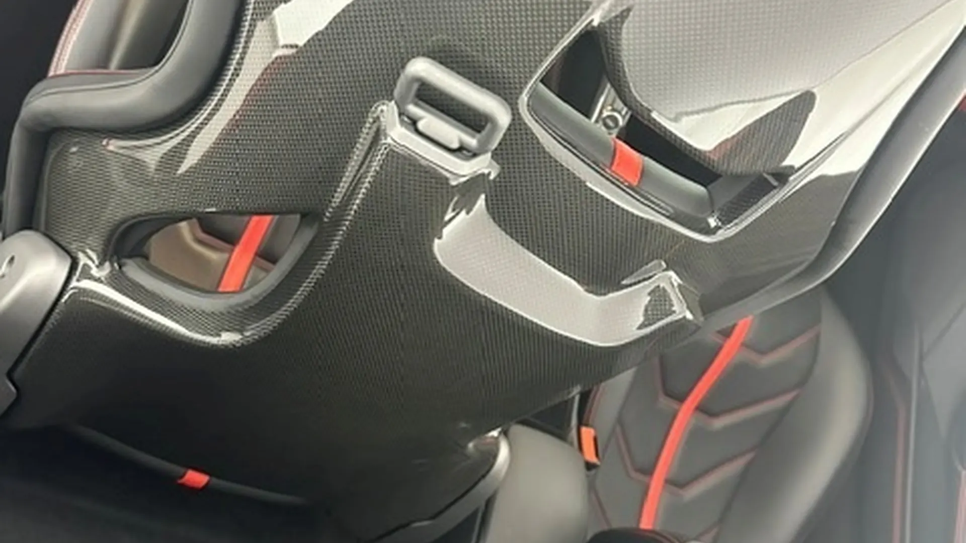 Ferrari 488 — photo 12