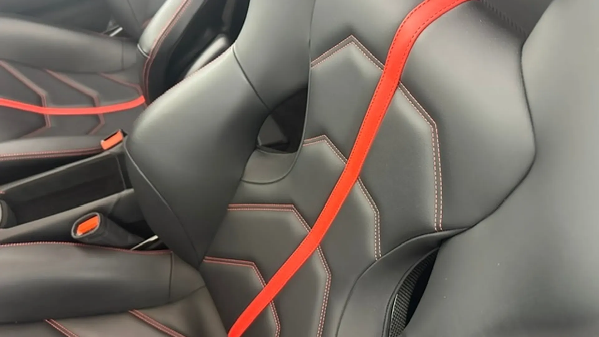 Ferrari 488 — photo 11