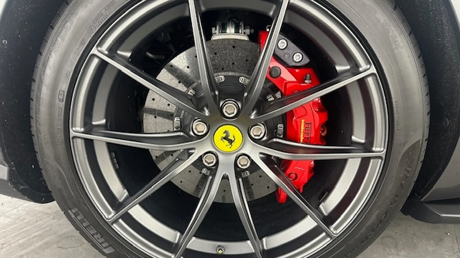 Ferrari 812 — photo 7