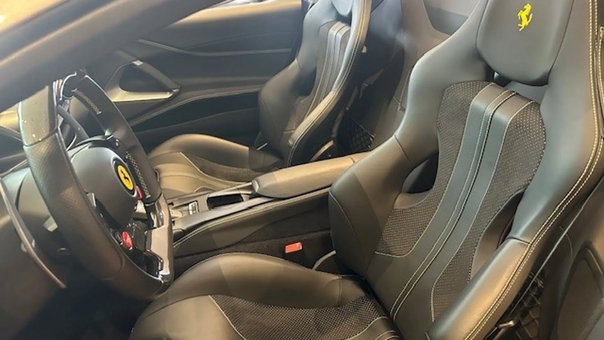 Ferrari 812 — photo 6