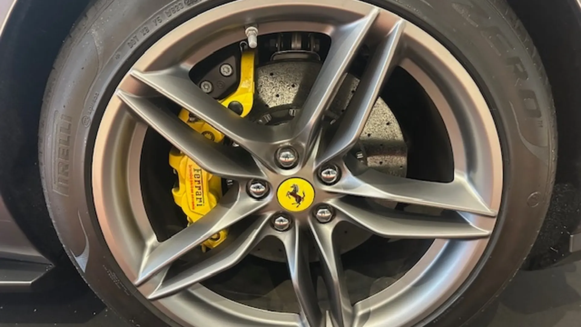 Ferrari 812 — photo 10
