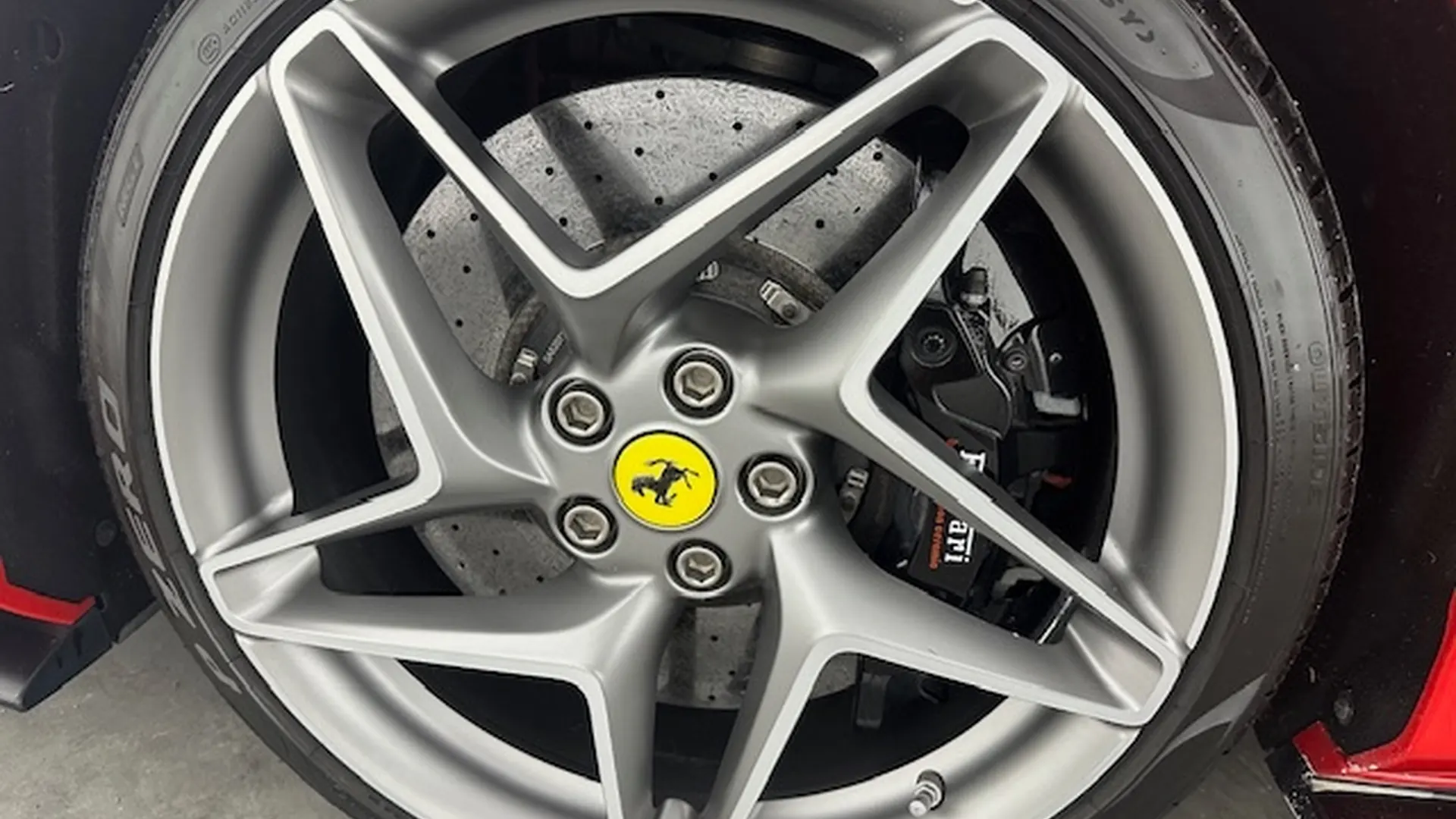 Ferrari F8 — photo 9