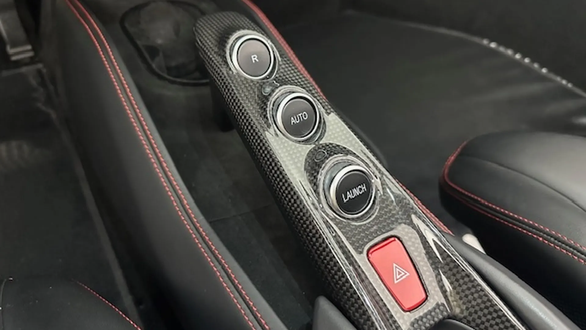 Ferrari F8 — photo 11