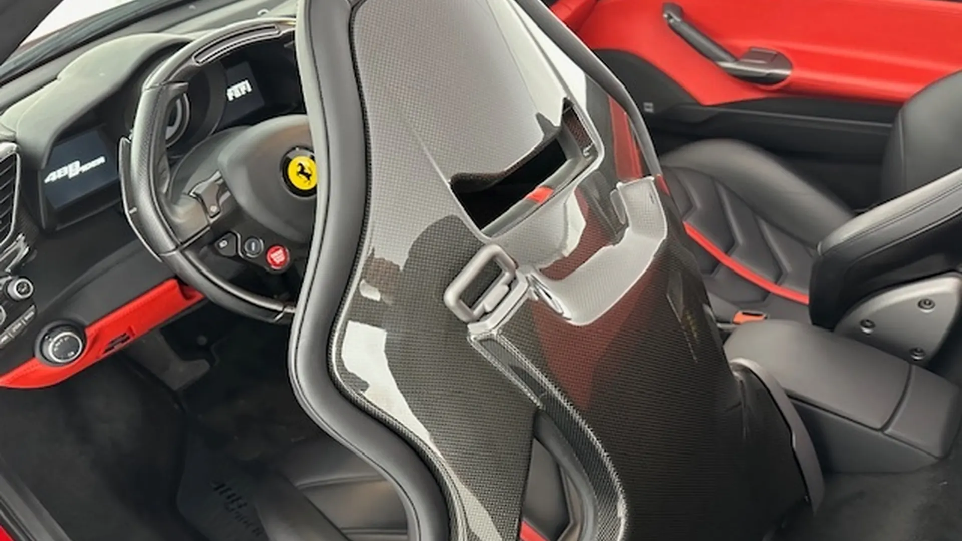 Ferrari 488 — photo 11