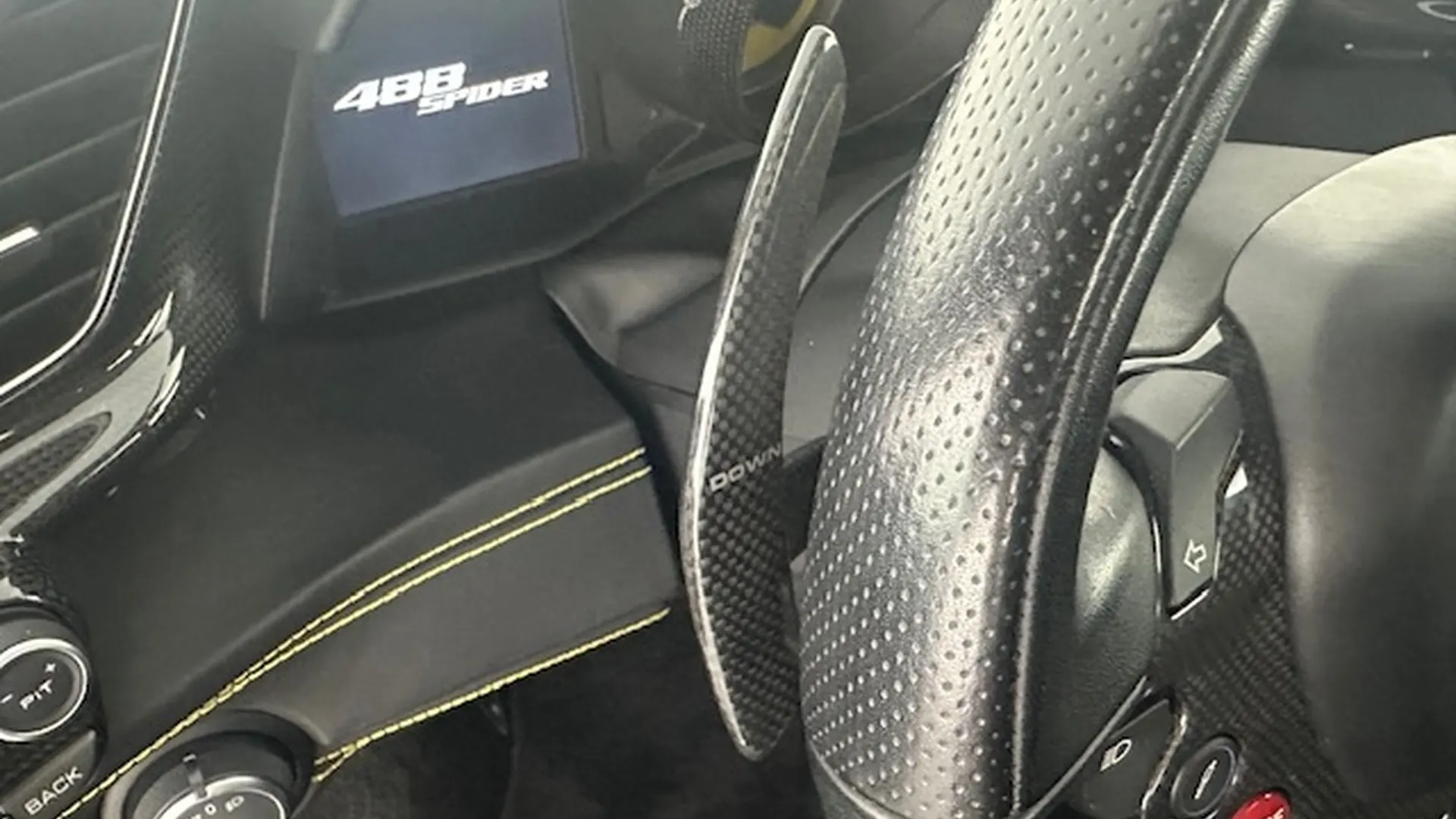 Ferrari 488 — photo 9