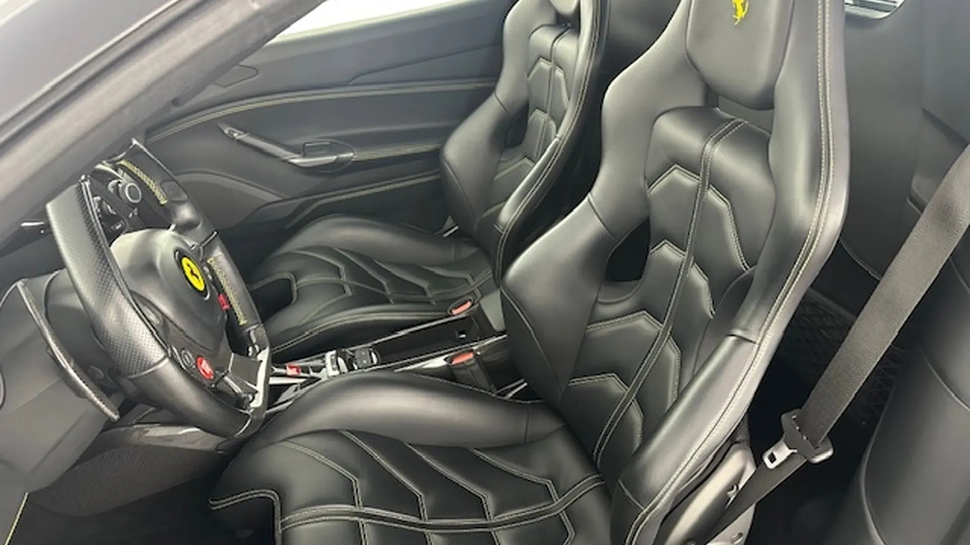 Ferrari 488 — photo 6