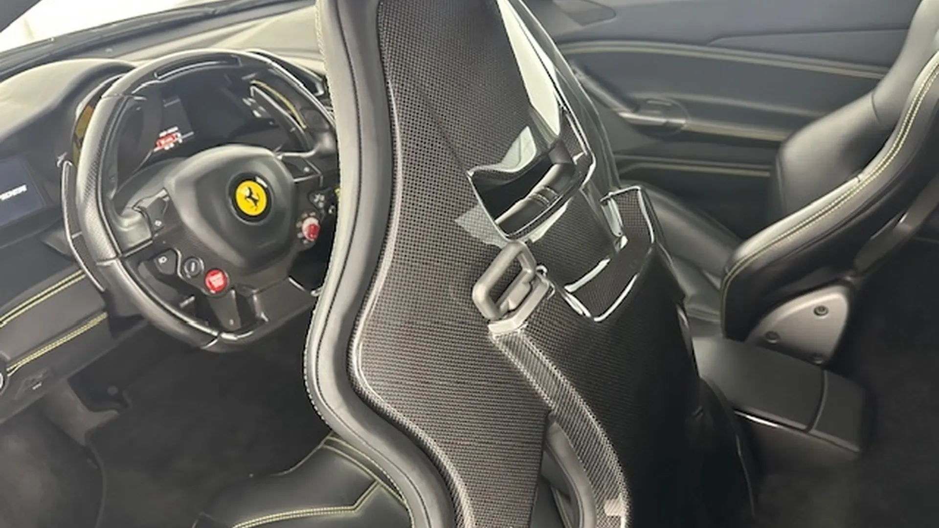 Ferrari 488 — photo 11