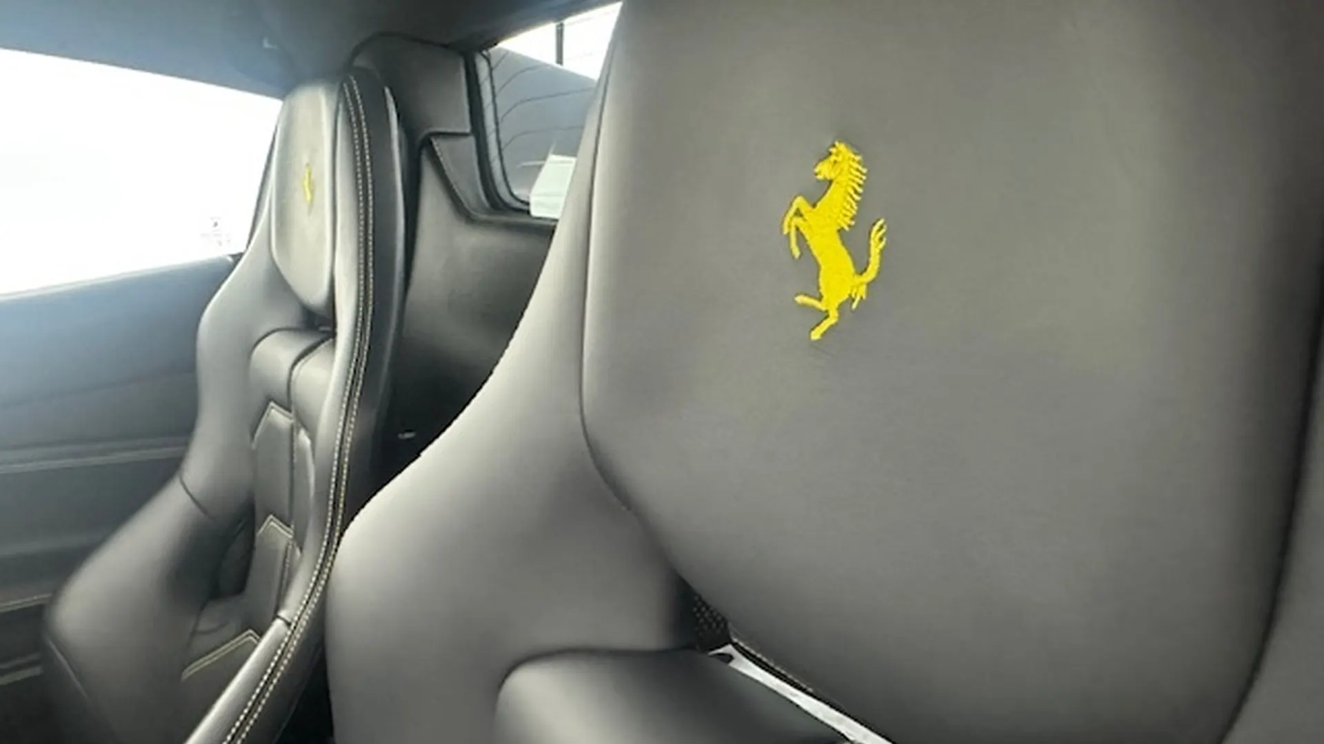 Ferrari 488 — photo 10