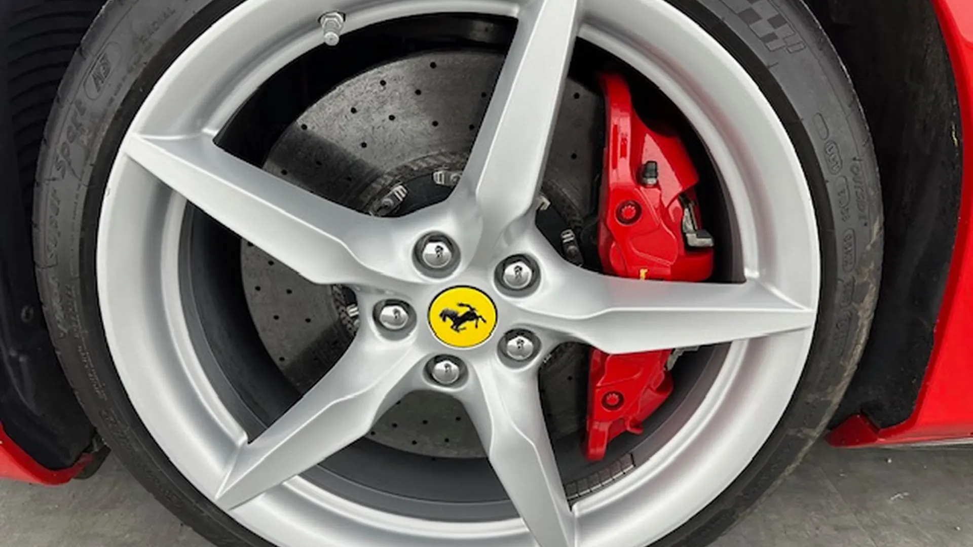Ferrari 488 — photo 9