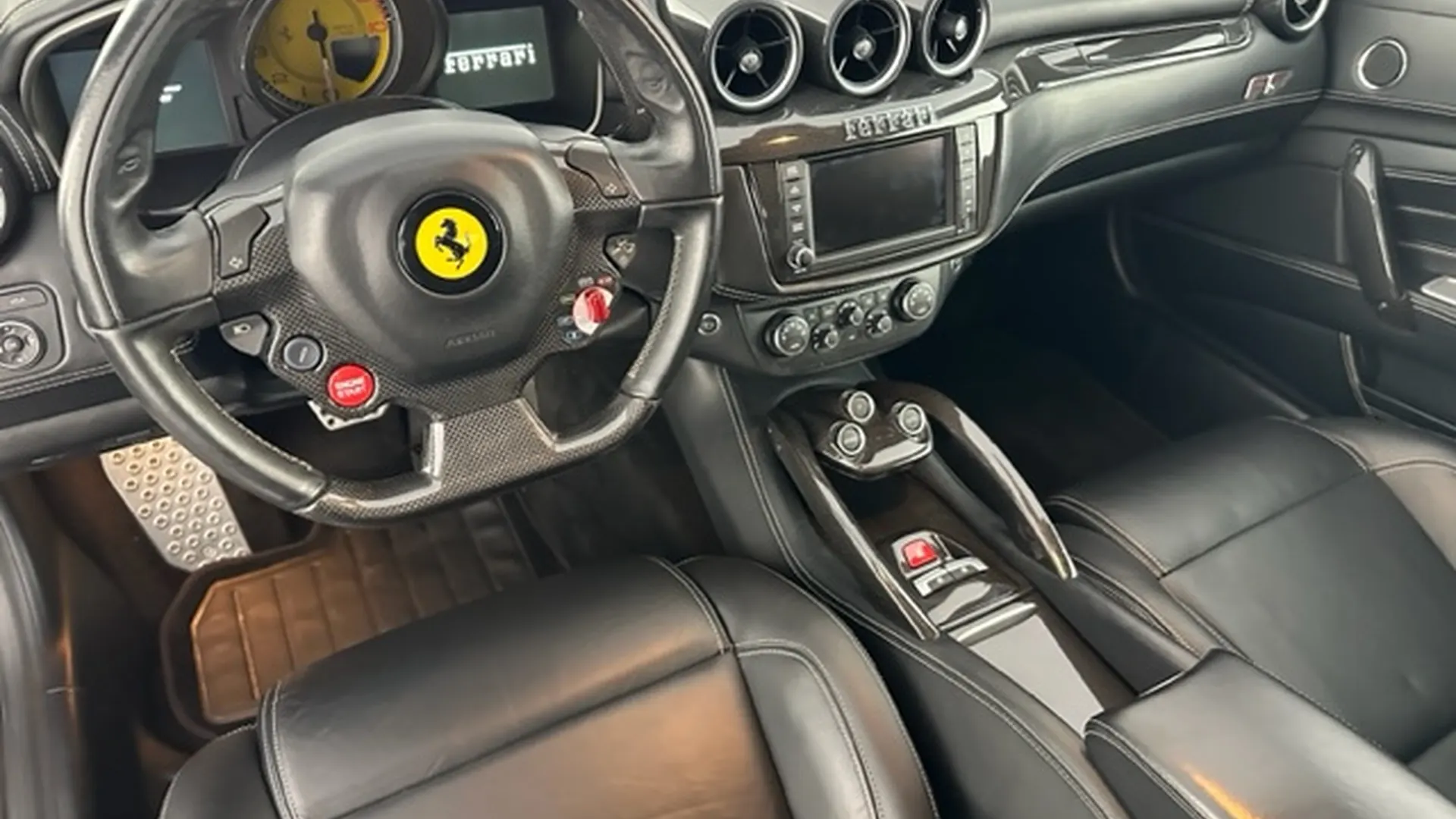 Ferrari FF — photo 5