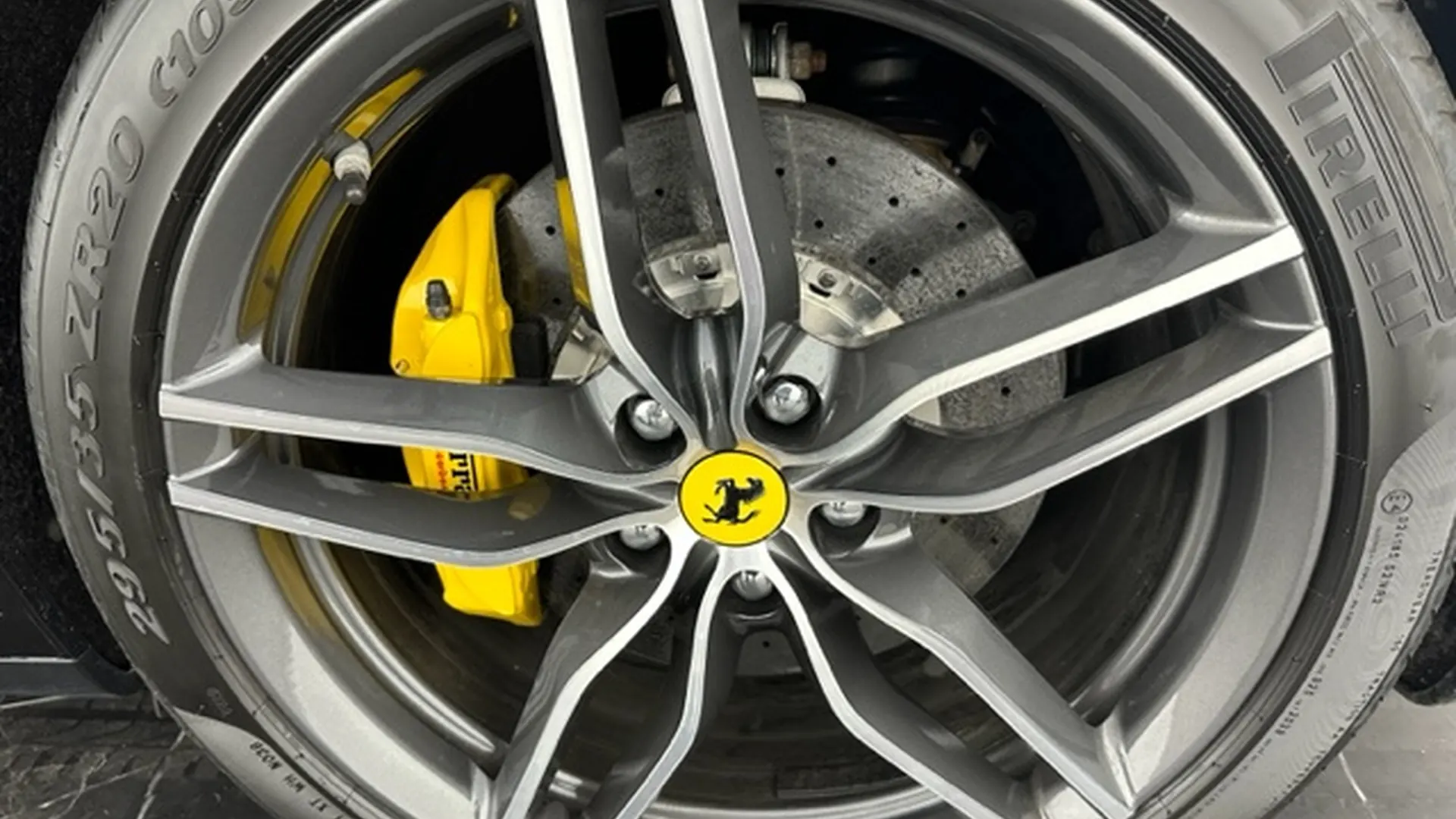 Ferrari FF — photo 8