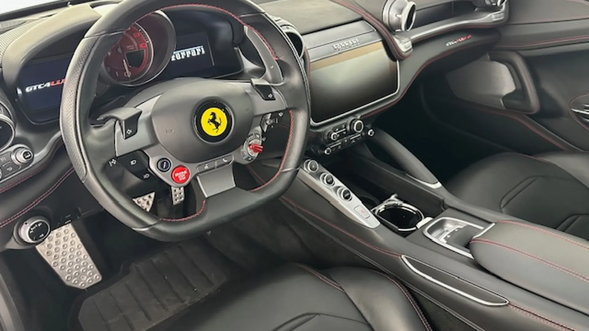 Ferrari GTC4Lusso — photo 5