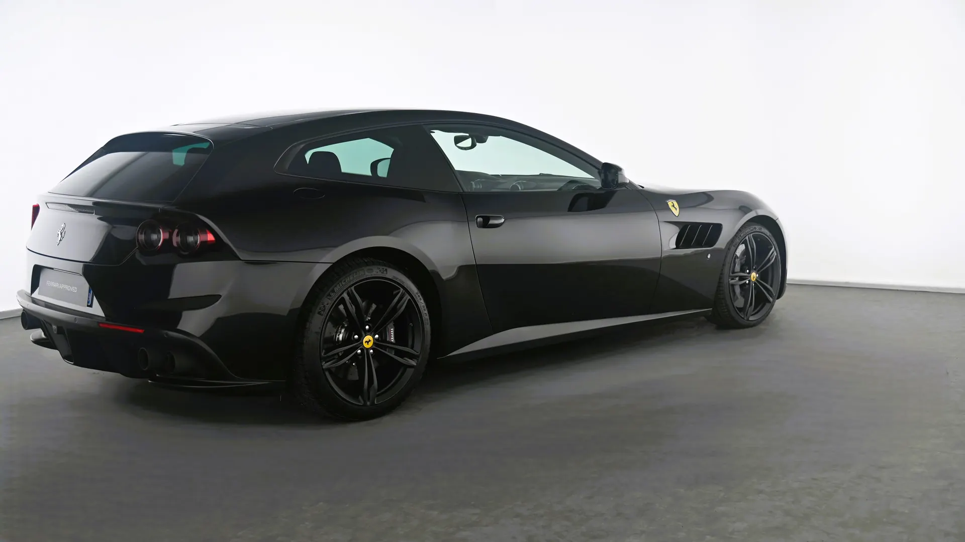 Ferrari GTC4Lusso — photo 3