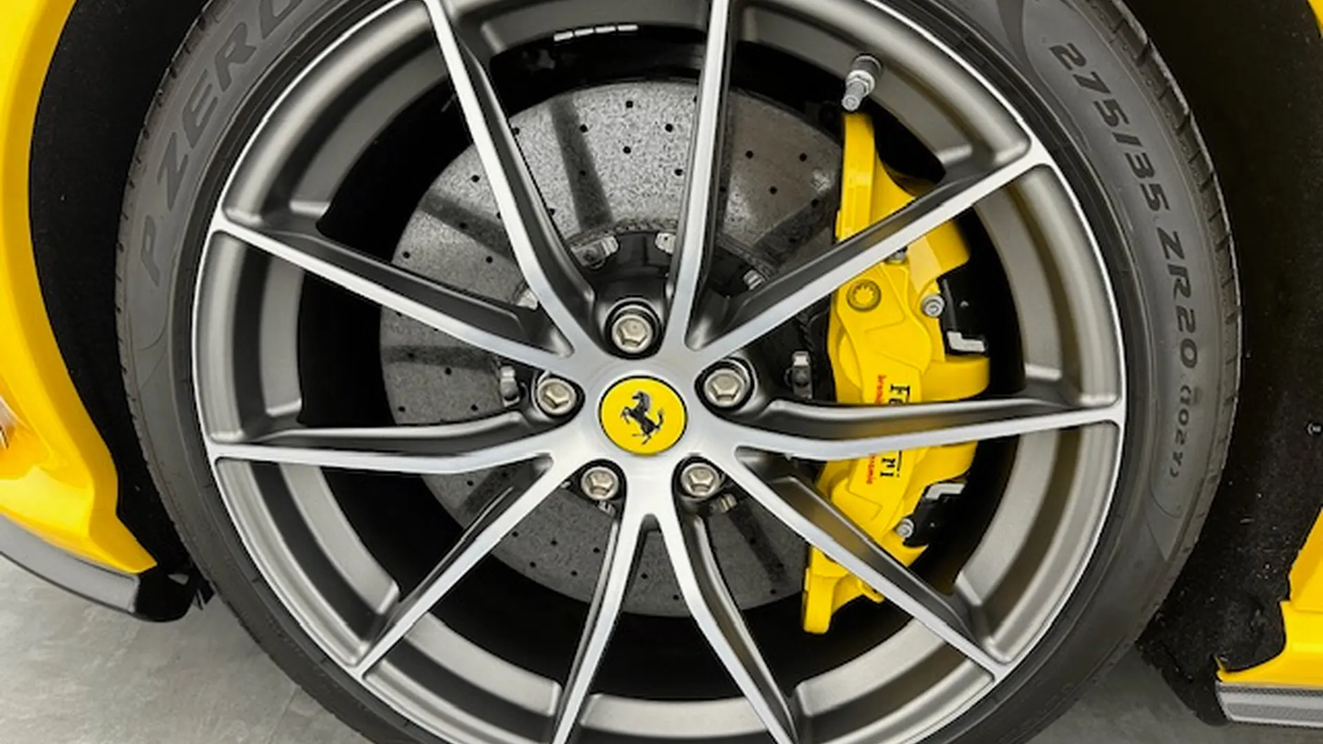 Ferrari 812 — photo 17