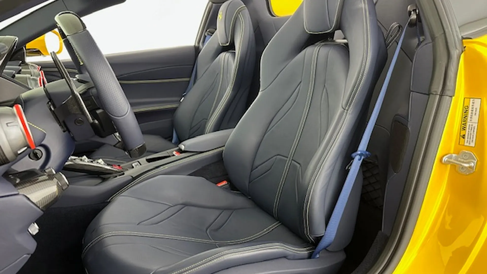 Ferrari 812 — photo 6