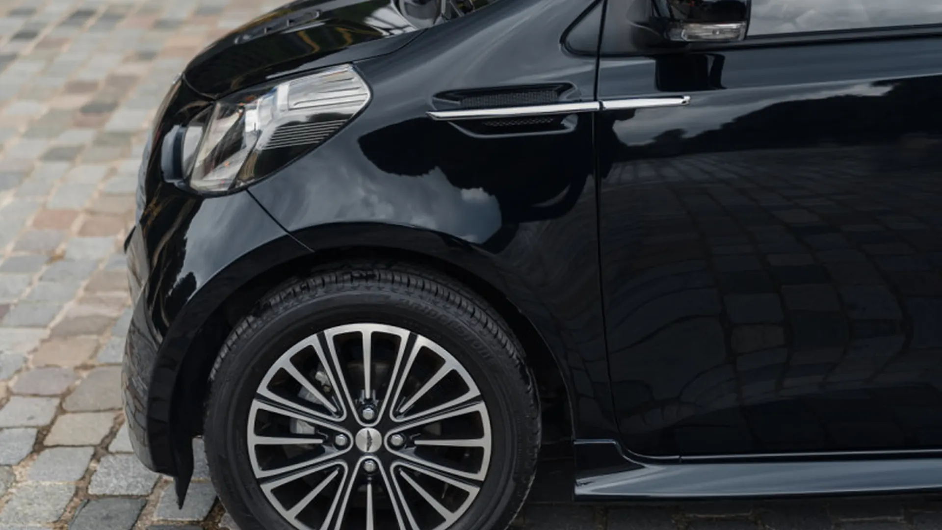 Aston Martin Cygnet — photo 35