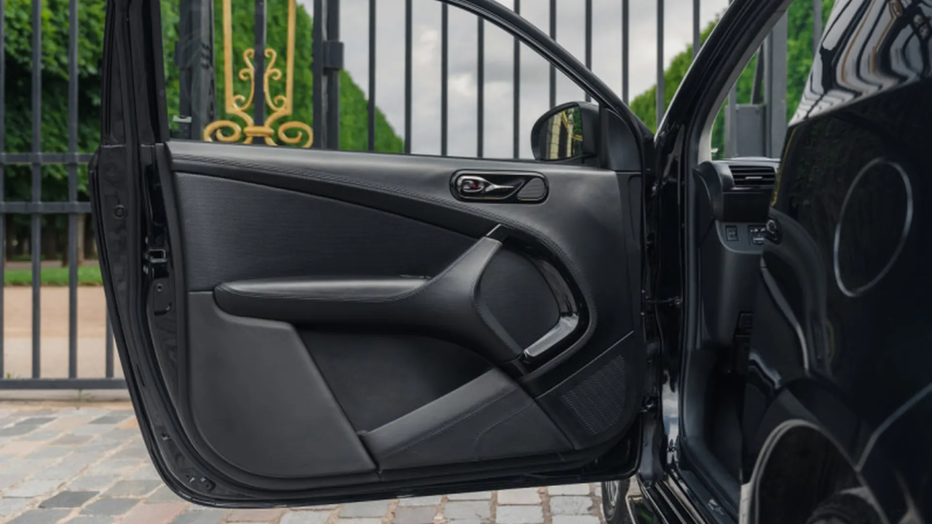 Aston Martin Cygnet — photo 12