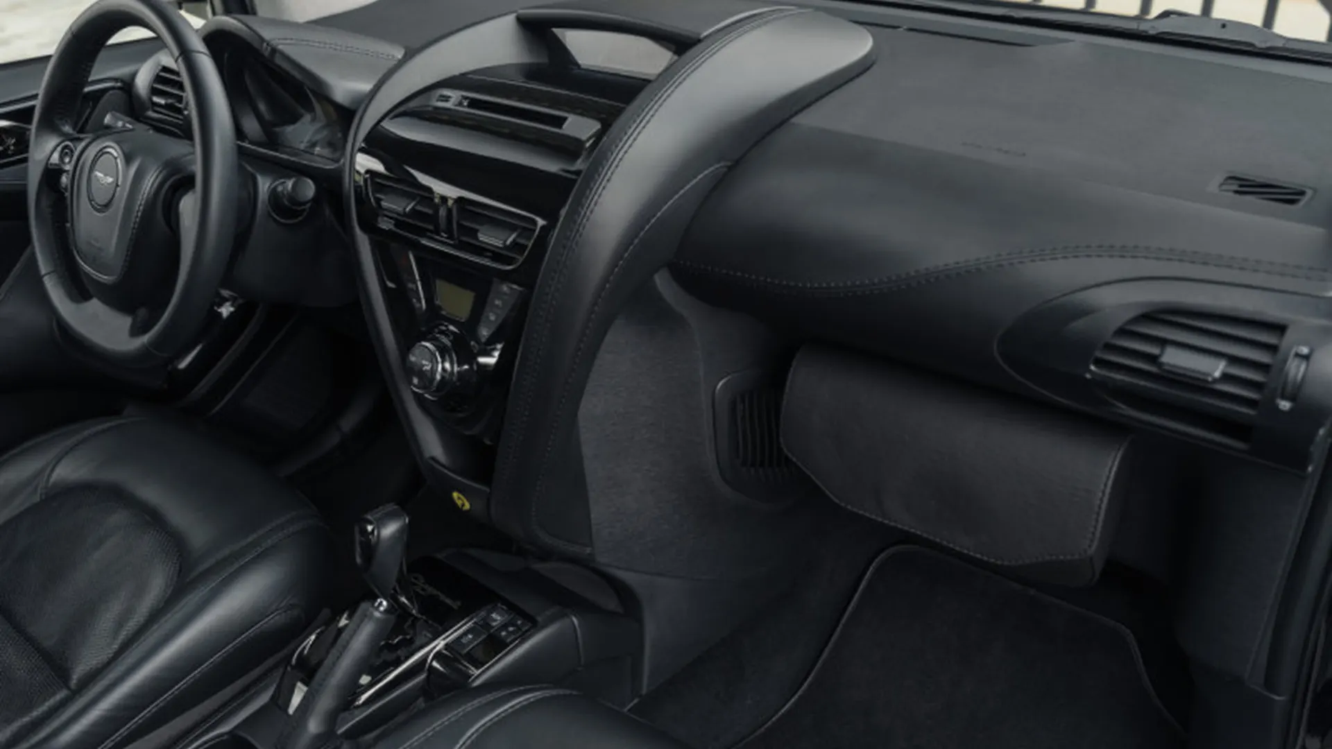 Aston Martin Cygnet — photo 8