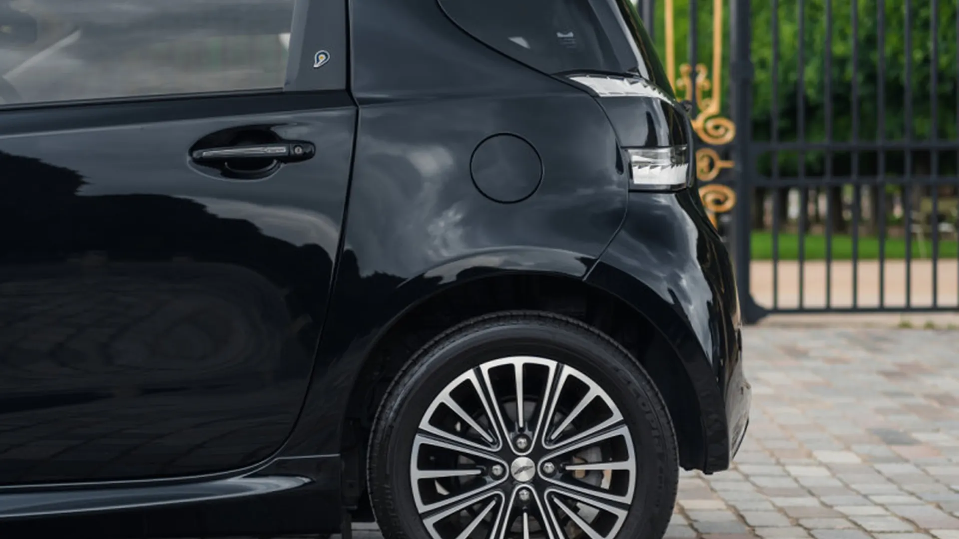 Aston Martin Cygnet — photo 36