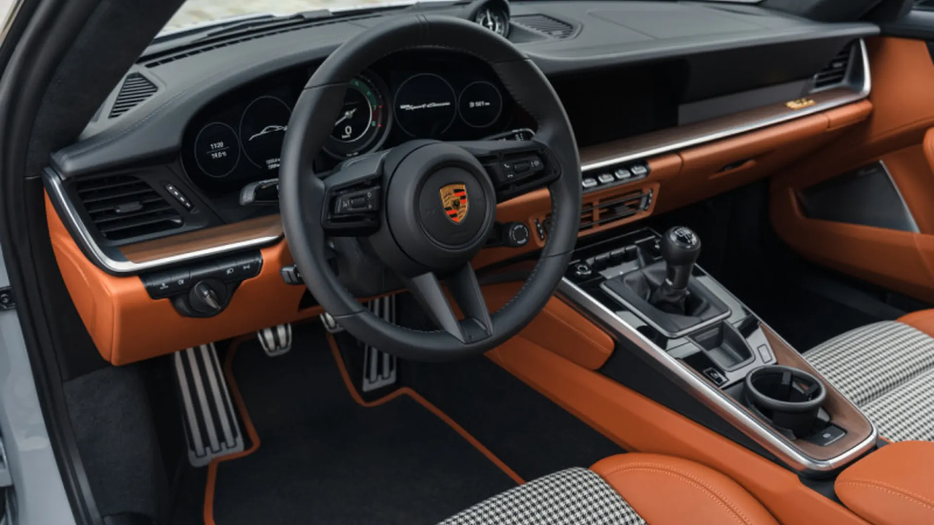 Porsche 992 — photo 7