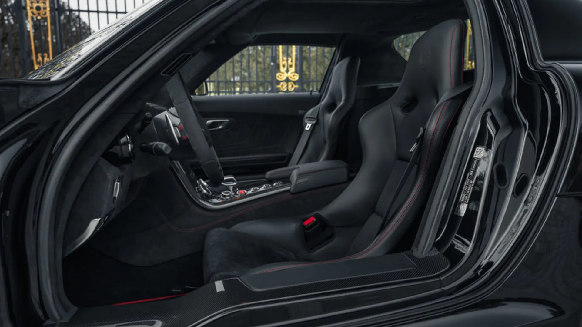 Mercedes-Benz SLS — photo 15