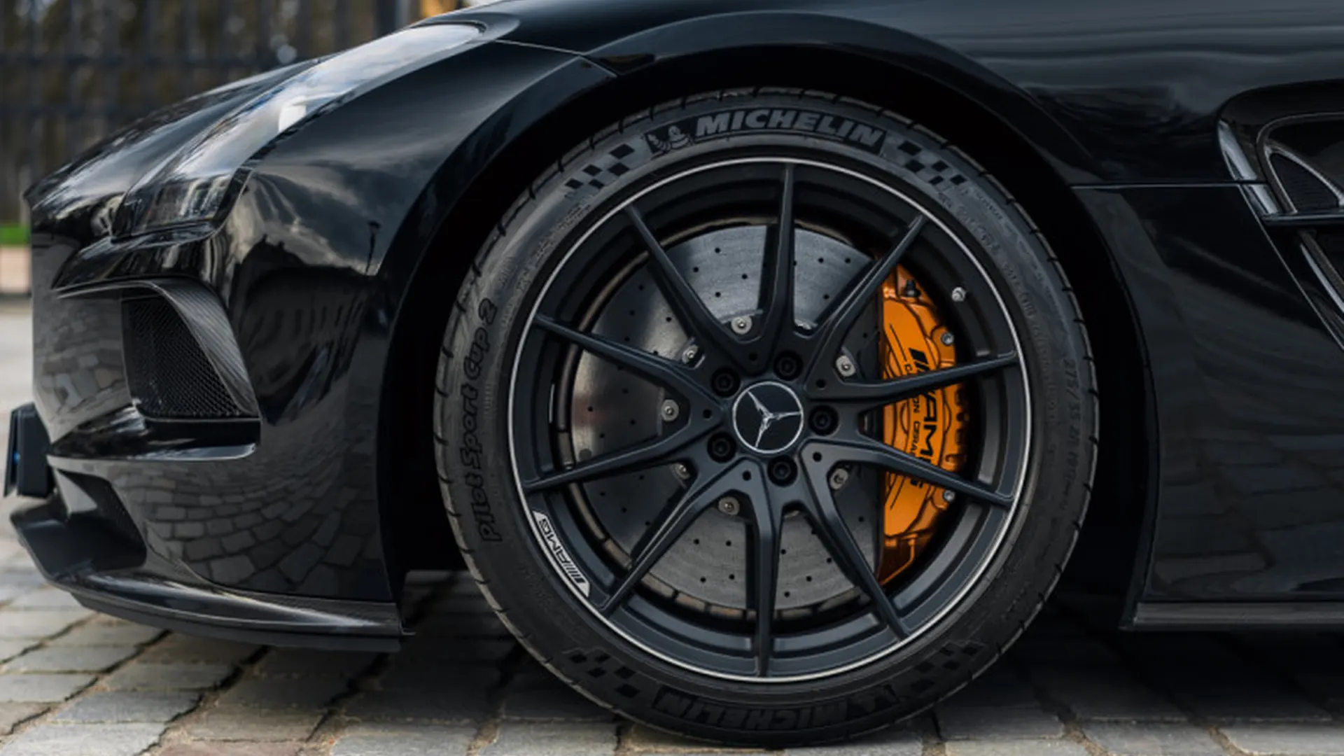 Mercedes-Benz SLS — photo 11