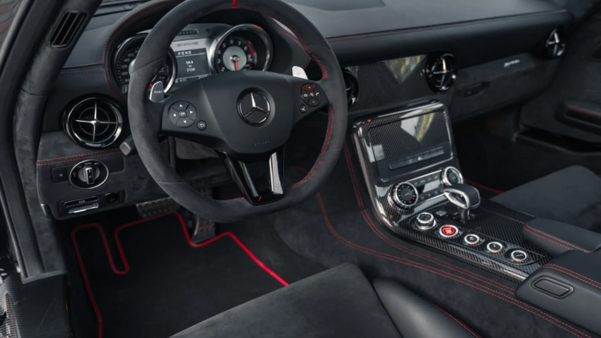 Mercedes-Benz SLS — photo 12
