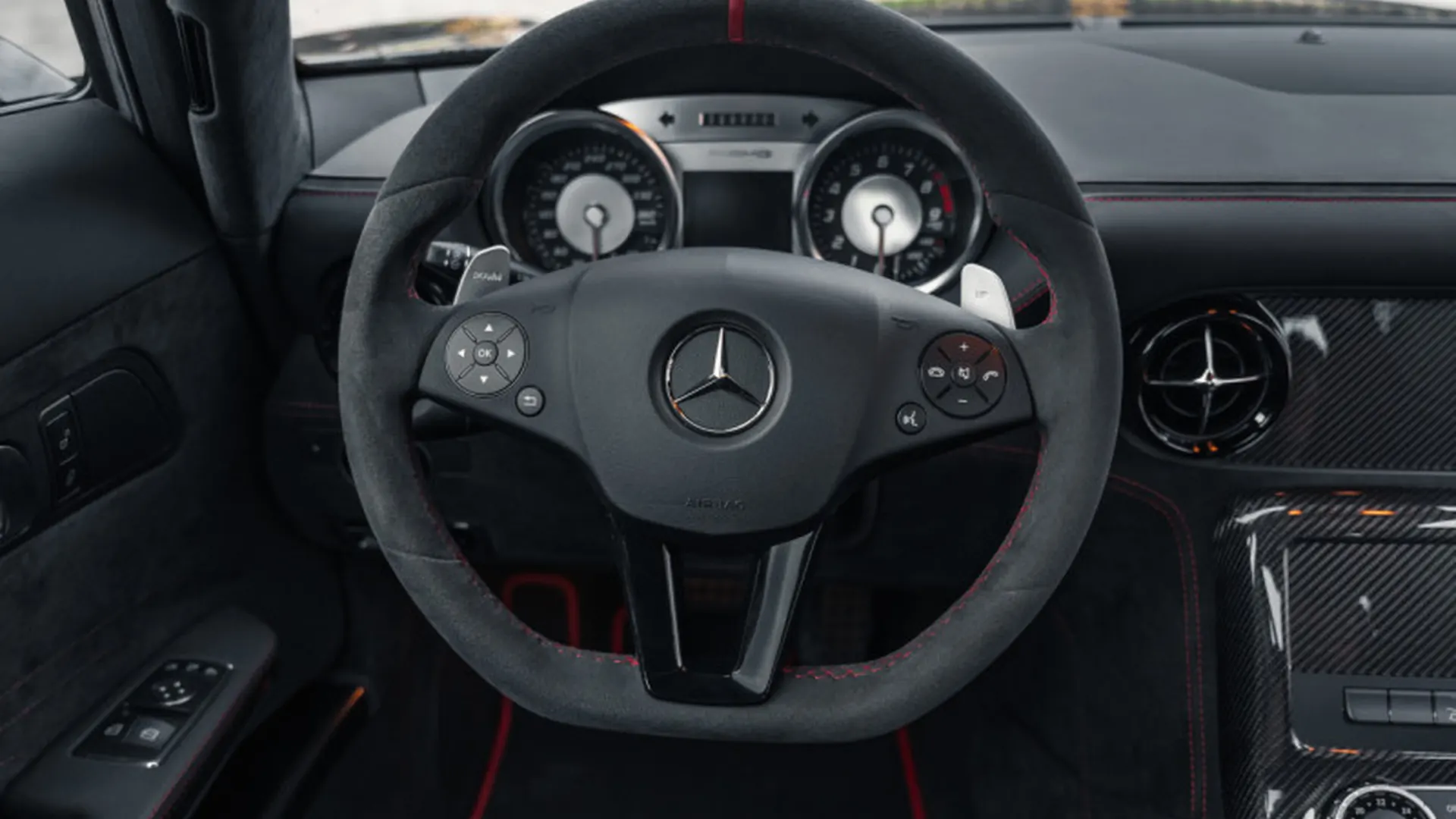 Mercedes-Benz SLS — photo 19
