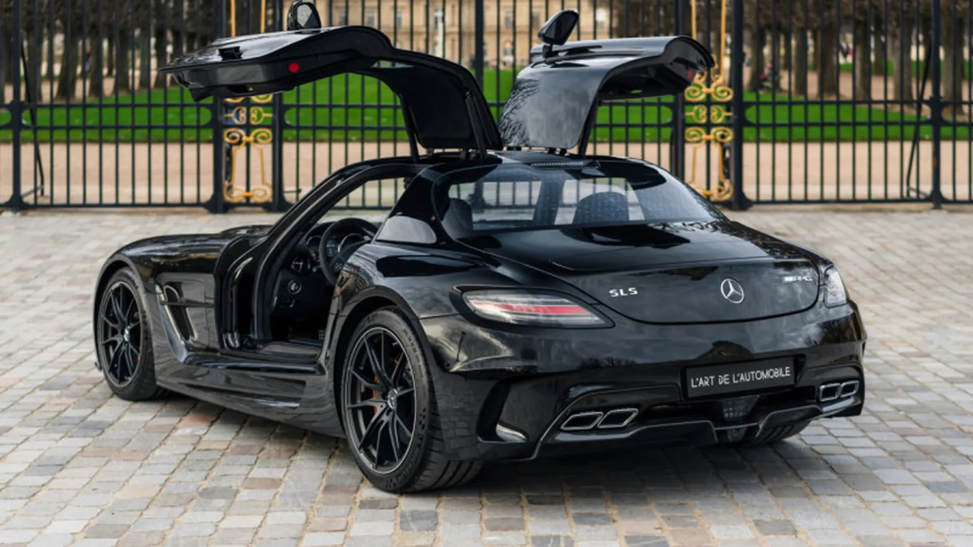Mercedes-Benz SLS — photo 6