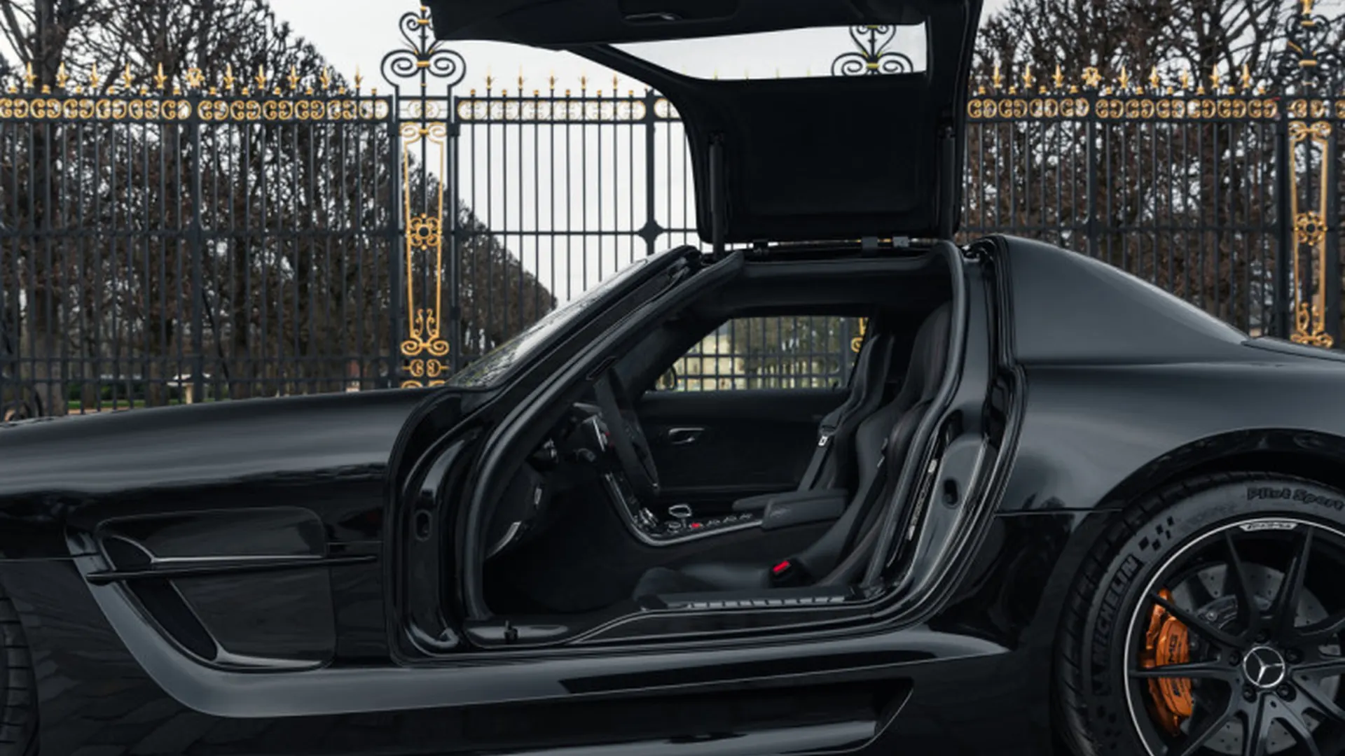 Mercedes-Benz SLS — photo 14