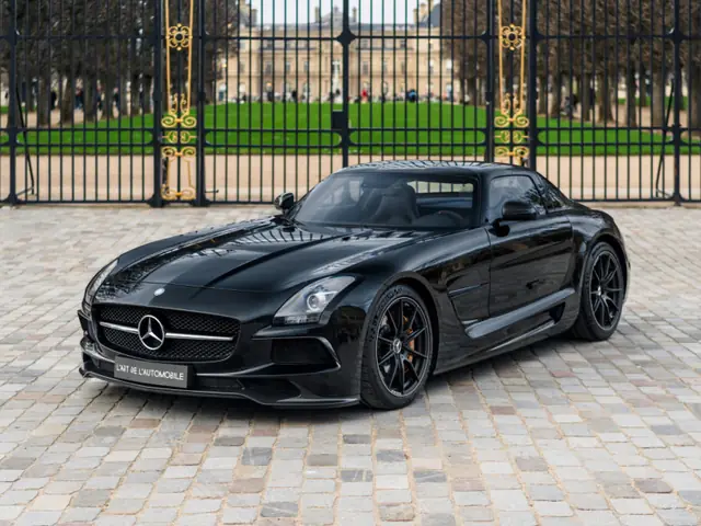 Mercedes-Benz SLS
