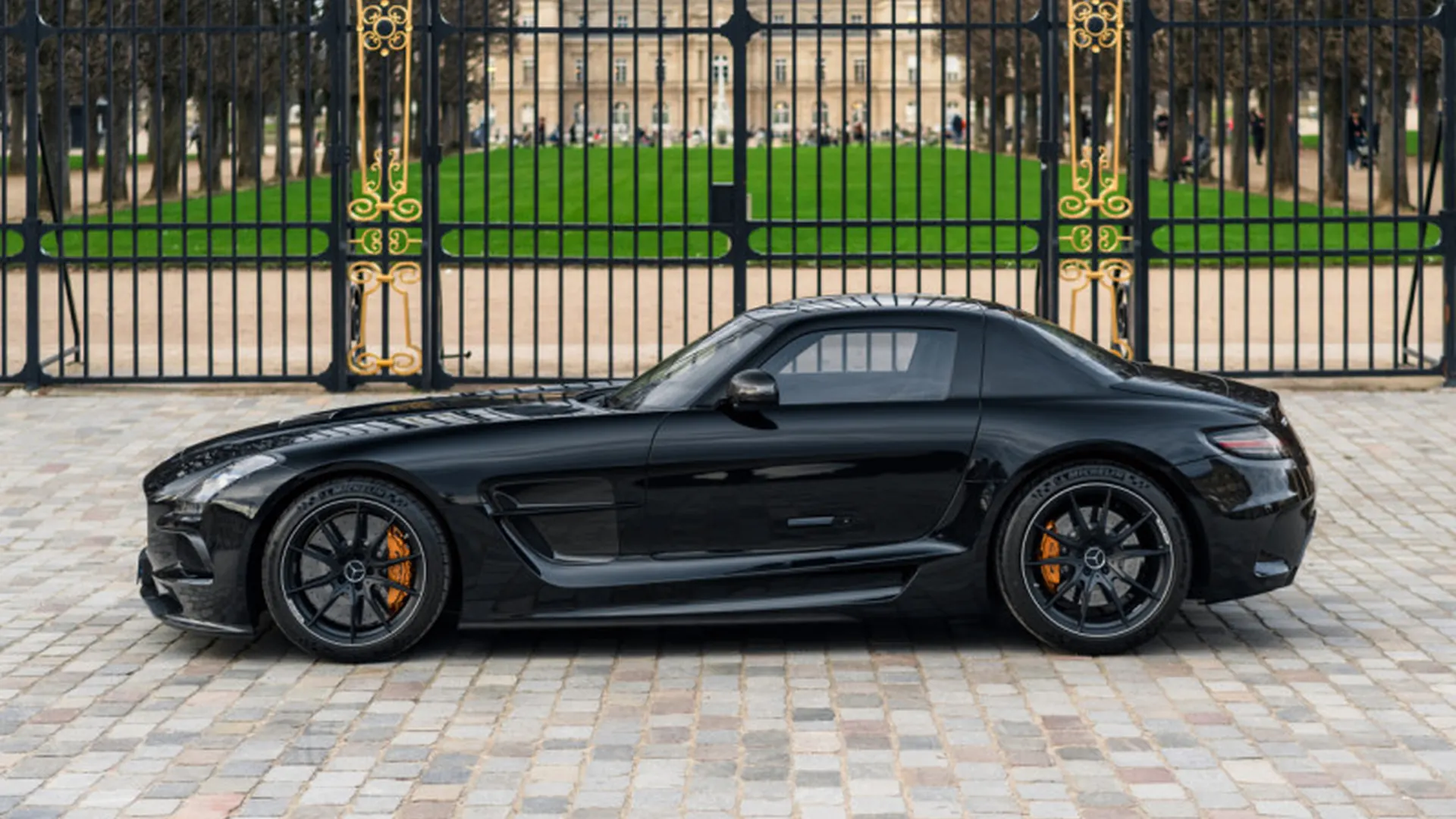 Mercedes-Benz SLS — photo 3